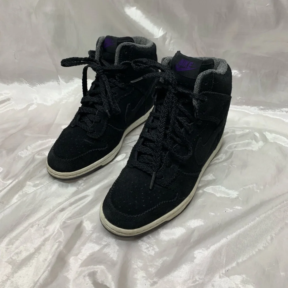 Nike Black and Purple Women's Sneakers - Picture 1 of 6